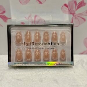 Nail Reformation Almond‎ Press On Nails Beige French Line Set 32 Count